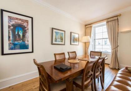 Parliament Sq (apt 10 ) Royal Mile - image 4