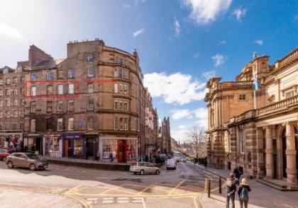 Bank St Royal Mile - image 1