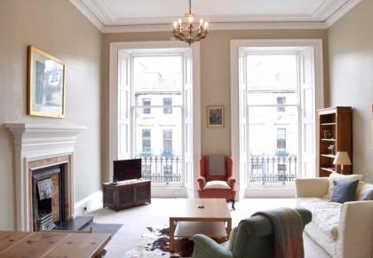 2 Bedroom Apartment near Stockbridge Sleeps 4 - image 1