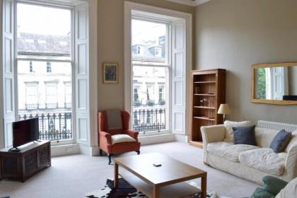 2 Bedroom Apartment near Stockbridge Sleeps 4 - image 10