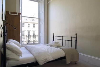 2 Bedroom Apartment near Stockbridge Sleeps 4 - image 4