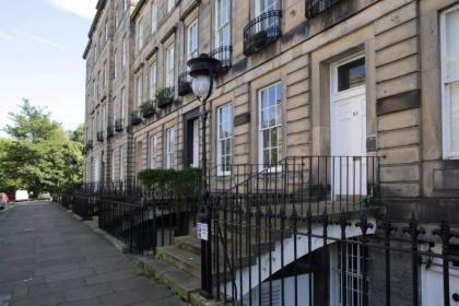 2 Bedroom Apartment near Stockbridge Sleeps 4 - image 6