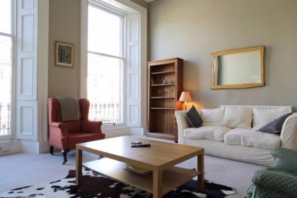 2 Bedroom Apartment near Stockbridge Sleeps 4 - image 9