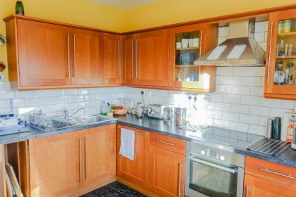 Sophisticated Edinburgh Apartment in City Centre - image 17