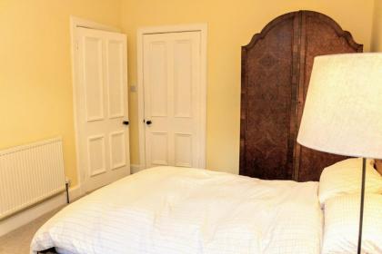 Bright Modern Arthurs Seat 2 Bedroom Apartment - image 12