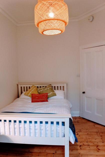 Bright Modern Arthurs Seat 2 Bedroom Apartment - image 29