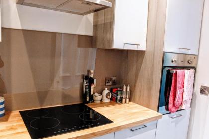 Bright Modern Arthurs Seat 2 Bedroom Apartment - image 30