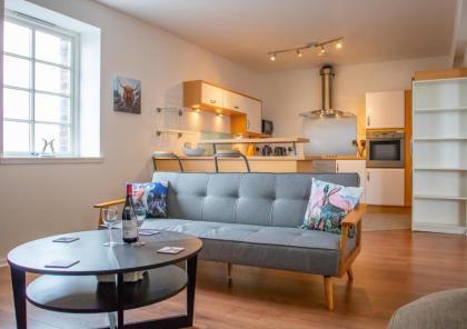 Spacious Flat In Converted Sugar Store - image 15