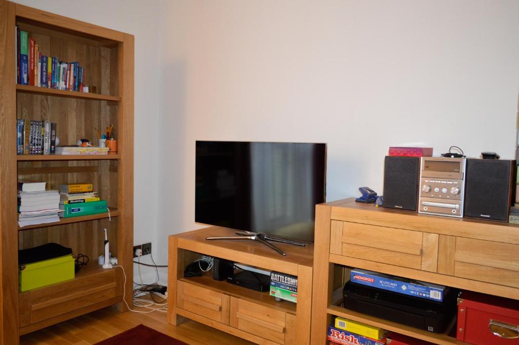 Modern 2 Bedroom Property in Central Edinburgh - image 4
