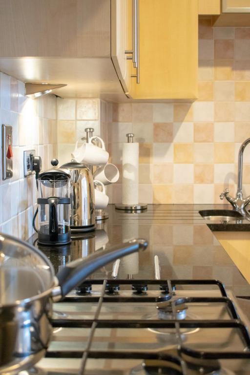 2 Bedroom Apartment in City Centre - image 6