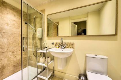 ALTIDO Amazing Location! - Lovely Rose St Apt in New Town - image 16