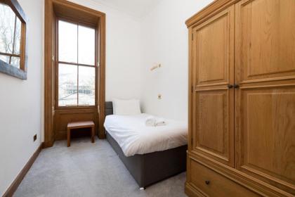 ALTIDO 5 Bedroom Apt near Meadows and George Square - image 22