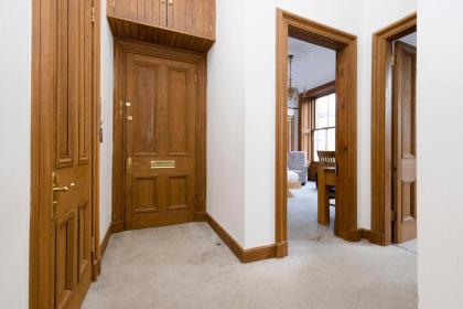 ALTIDO 5 Bedroom Apt near Meadows and George Square - image 26