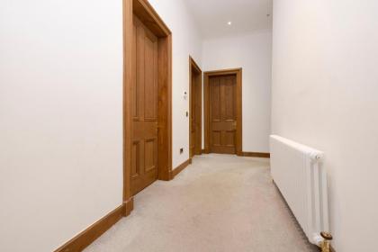 ALTIDO 5 Bedroom Apt near Meadows and George Square - image 27