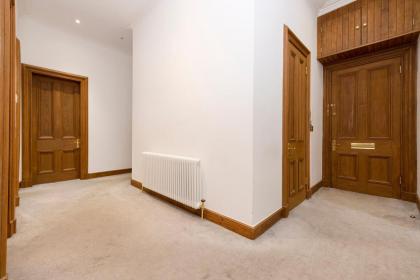 ALTIDO 5 Bedroom Apt near Meadows and George Square - image 28
