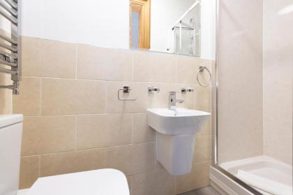 ALTIDO 5 Bedroom Apt near Meadows and George Square - image 30