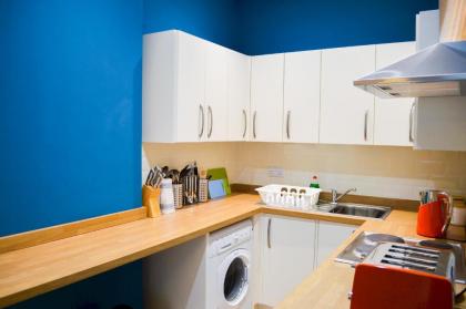 1 Bedroom Fountainbridge Flat - image 9