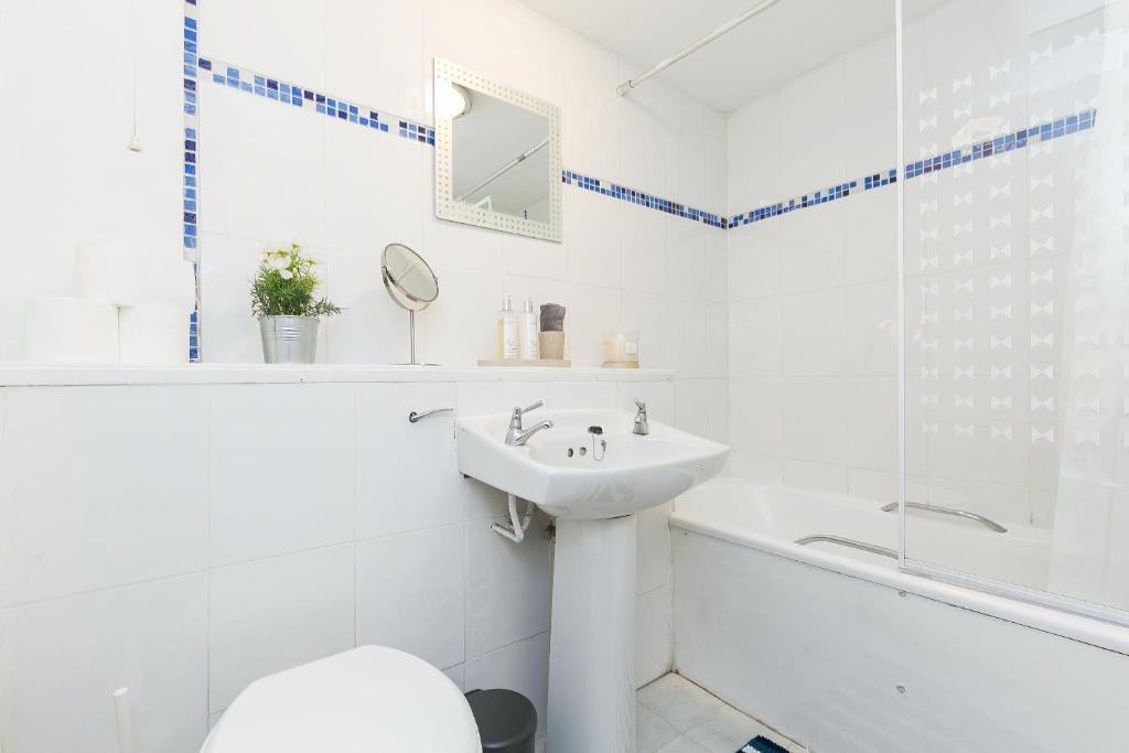 St Margaret's Loch Apartment - image 5