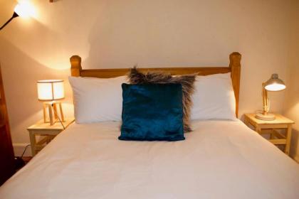 Central 3 Bedroom next to Leafy Meadows - image 4