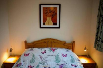 Welcoming and Homely 2 Bed in Central Location - image 14