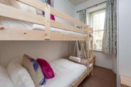 412 Lovely 2 bedroom apartment in Abbeyhill Colonies near Holyrood Park and Calton Hill - image 20