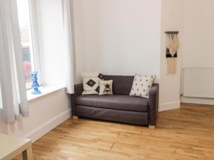 13 Stead's Place - image 10