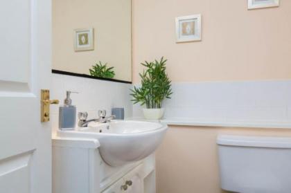 Dicksonfield Groud Floor Apartment - image 12