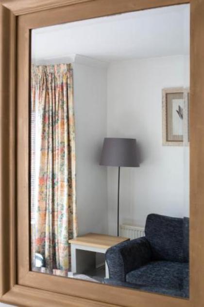 Dicksonfield Groud Floor Apartment - image 17