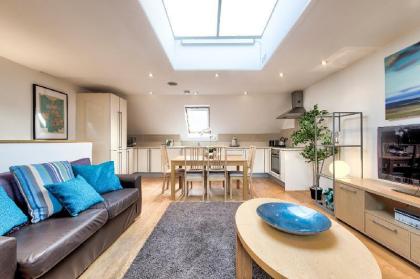 Light and spacious flat in the Heart of Edinburgh - image 18