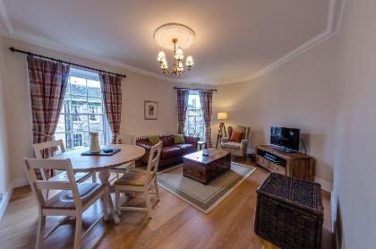 Stylish Apartment in Trendy New Town Location - image 10