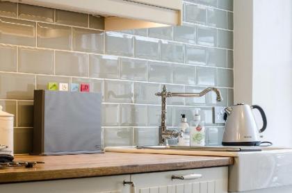 Stylish Apartment in Trendy New Town Location - image 15