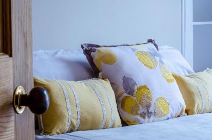 Stylish Apartment in Trendy New Town Location - image 16