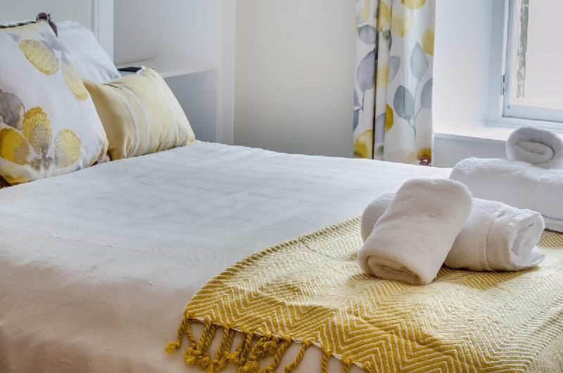 Stylish Apartment in Trendy New Town Location - image 6
