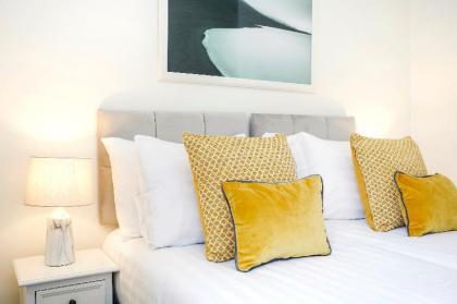 New Town 2 BR-1 BA George St 150m - Free Parking - image 10