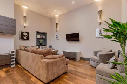 Bohemian luxury accommodation in the heart Edinburghs Leith district - image 12