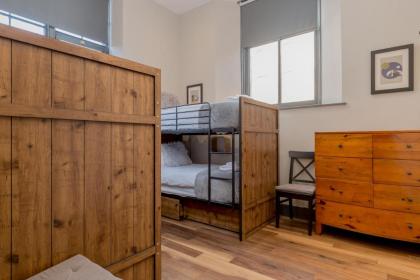 Bohemian luxury accommodation in the heart Edinburghs Leith district - image 23