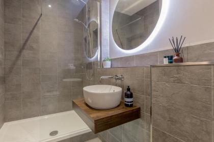 Bohemian luxury accommodation in the heart Edinburghs Leith district - image 25