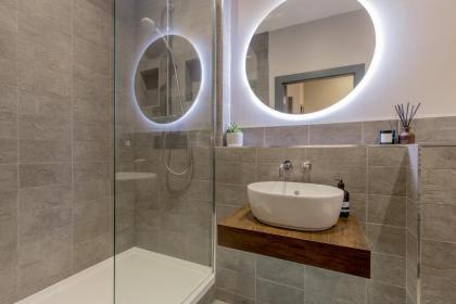 Bohemian luxury accommodation in the heart Edinburghs Leith district - image 26