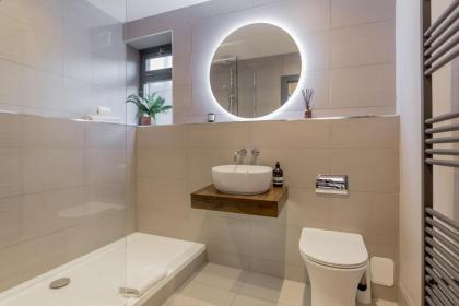 Bohemian luxury accommodation in the heart Edinburghs Leith district - image 28