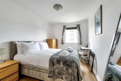 GuestReady - Stylish Apt w Parking near Edinburgh - image 23
