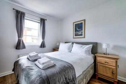 GuestReady - Stylish Apt w Parking near Edinburgh - image 26