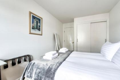 GuestReady - Stylish Apt w Parking near Edinburgh - image 30