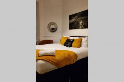 6 Separate beds 2 baths -Leith Spectacular Apartment - image 29
