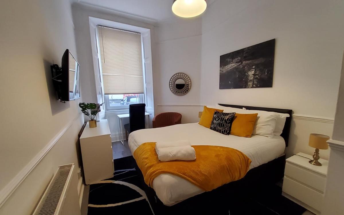 6 Separate beds 2 baths -Leith Spectacular Apartment - image 5