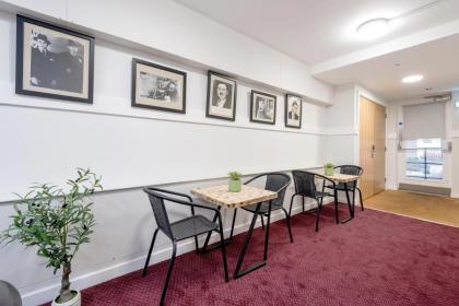 Smith Place Hotel - image 30