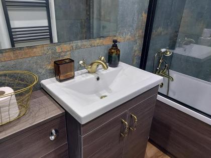 Holyrood New Apartment - image 11