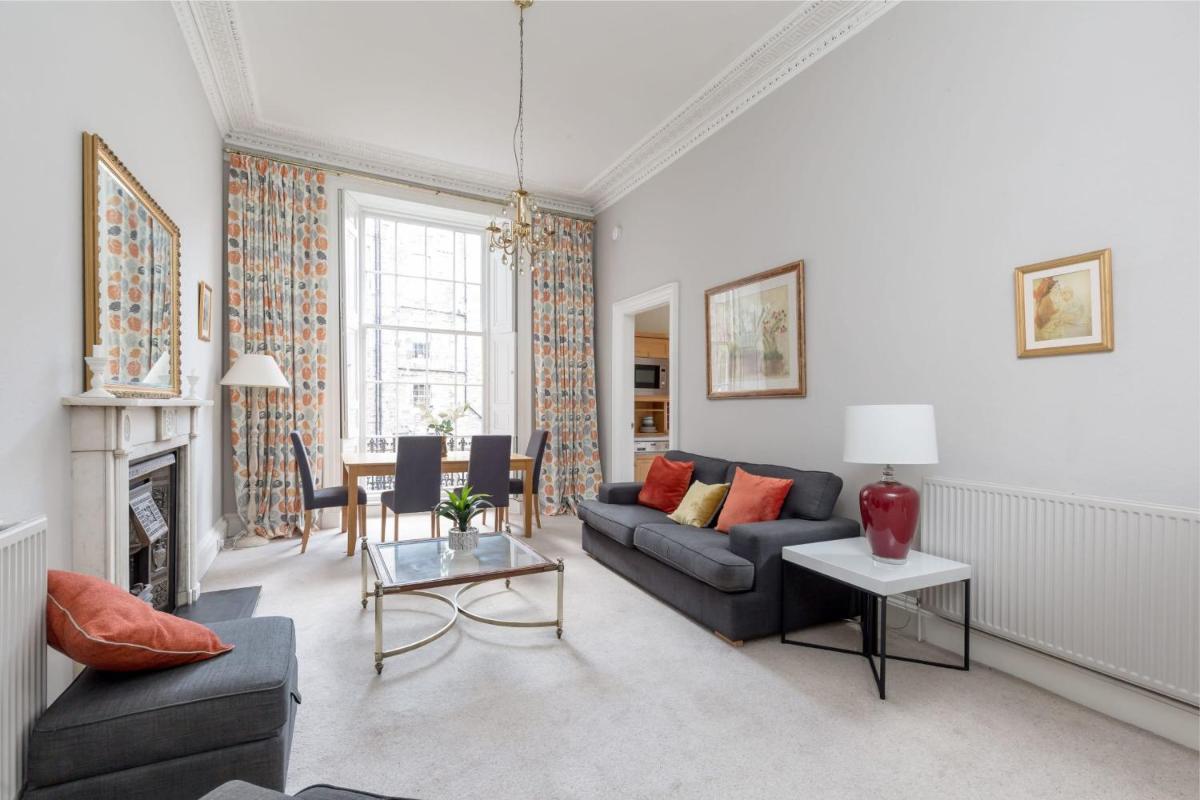 Light and Spacious 2 Bedroom Flat in Heart of Edinburgh - main image