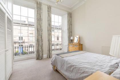 Light and Spacious 2 Bedroom Flat in Heart of Edinburgh - image 13