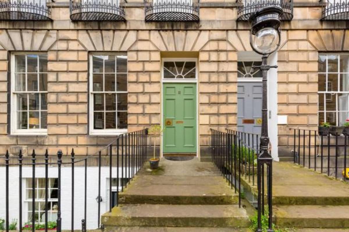 Light and Spacious 2 Bedroom Flat in Heart of Edinburgh - image 2