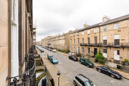 Light and Spacious 2 Bedroom Flat in Heart of Edinburgh - image 24